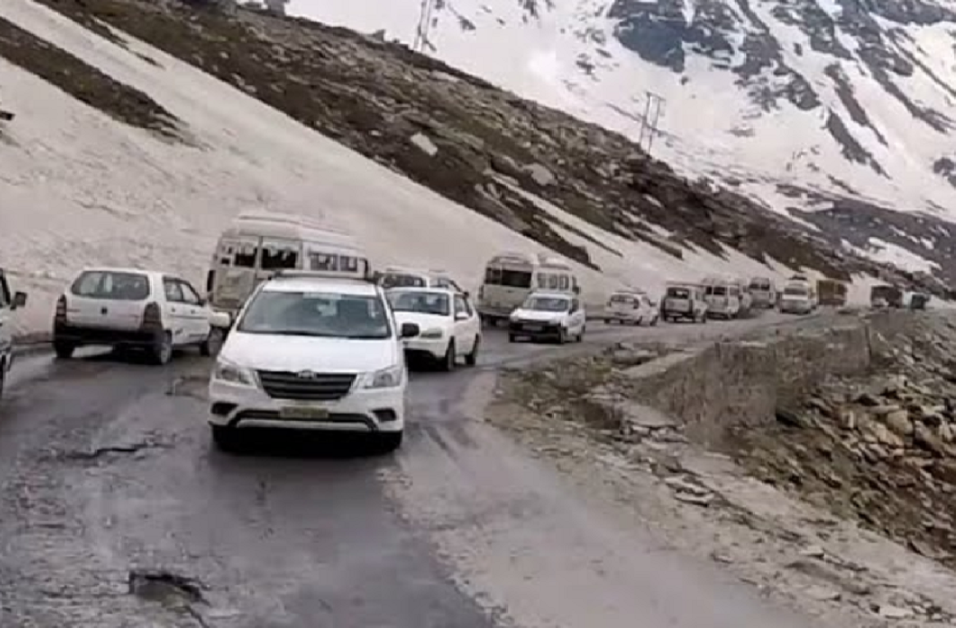 Rohtang road will remain closed for two and a half months from 12 noon to 6 pm